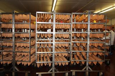 食品安全与中德合作新篇章——温振顺总领事参观法兰克福勃兰登堡肉类食品厂食品添加剂生产线